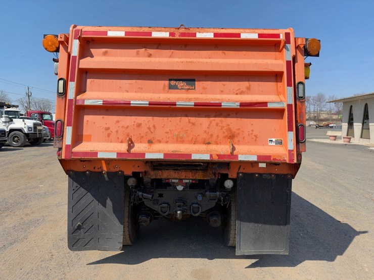 2012-international-7600-image-4