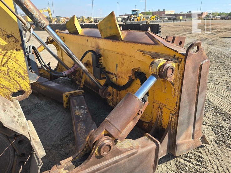 2006-deere-750j-image-11