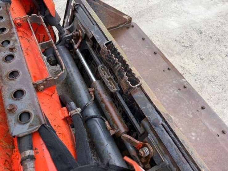 2018-kubota-ssv65-image-24