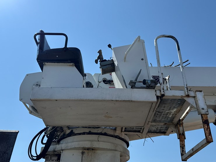 2010-international-7400-image-40