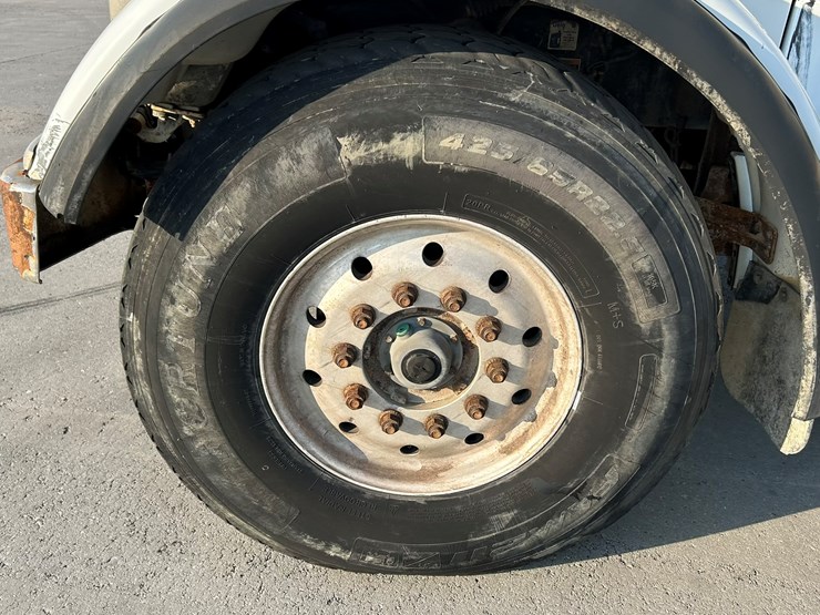 peterbilt-365-image-110