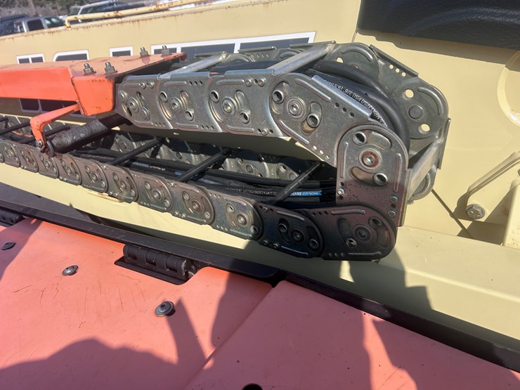 2011-jlg-660sj-image-41