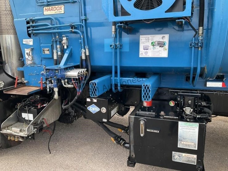 2018-peterbilt-520-image-10