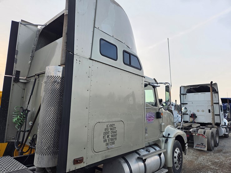 2005-caterpillar-c13-image-15