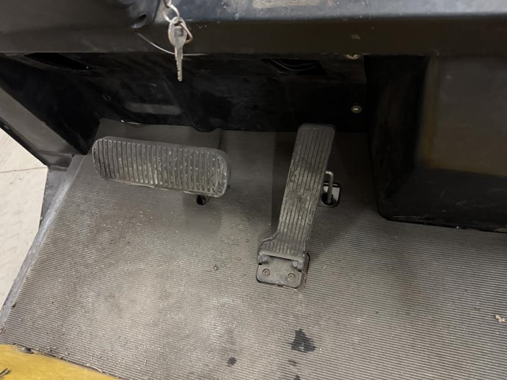 #2227-•-yale-a673971-forklift-image-21