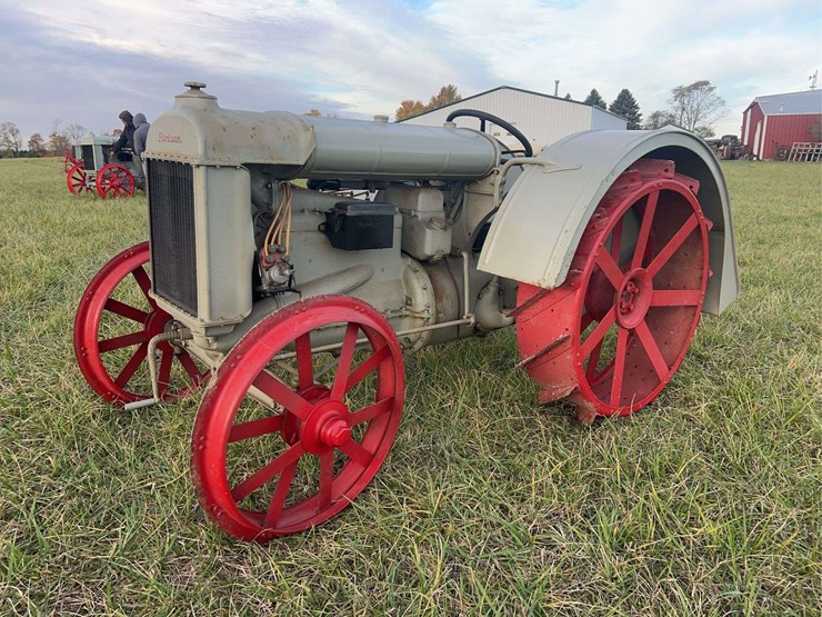 brand-new-never-used-1925-fordson-tractor-image-1
