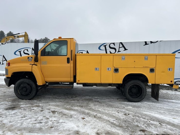 2005-massey-ferguson-8-image-2