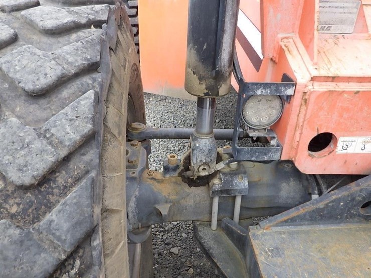 2011-jlg-10054-telescopic-reach-lift-image-18