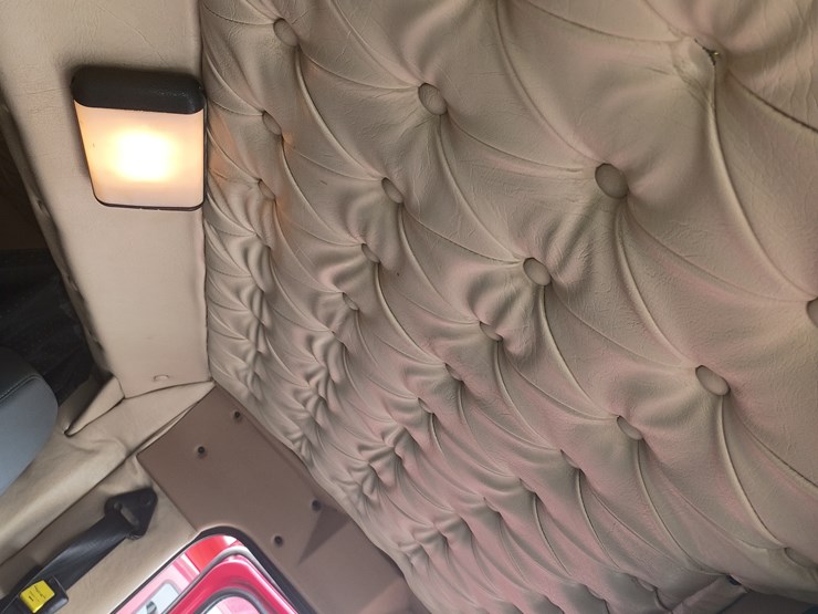 2012-massey-ferguson-8-image-58