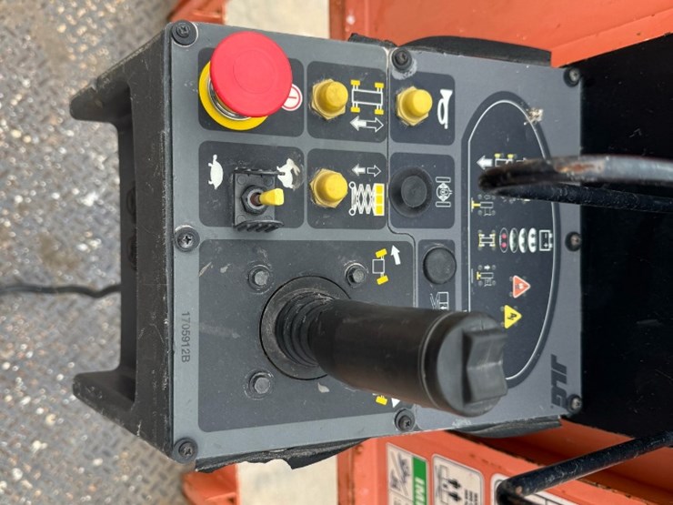 2006-jlg-4069le-image-9