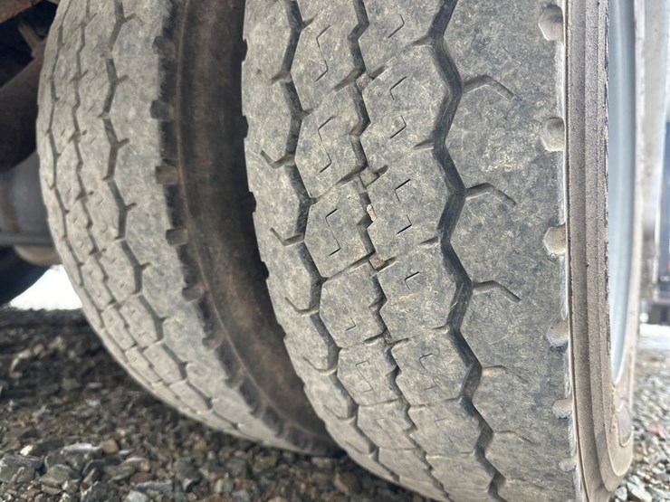 2012-massey-ferguson-8-image-68