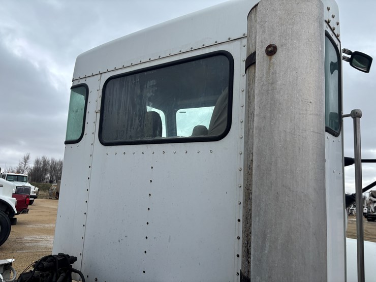 2004-kenworth-w900-image-22