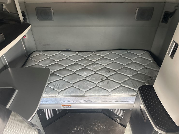 2020-kenworth-t680-image-54