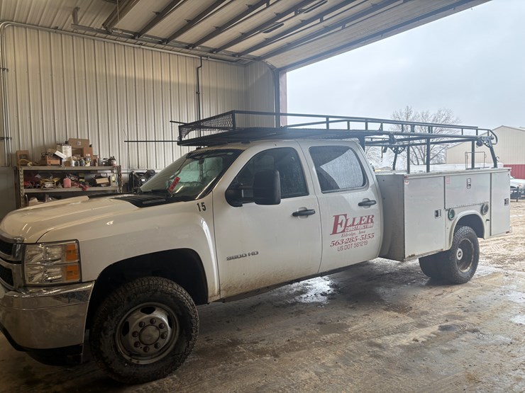 2013-chevrolet-3500-image-1