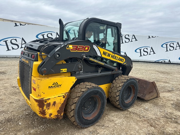 new-holland-l320-image-5