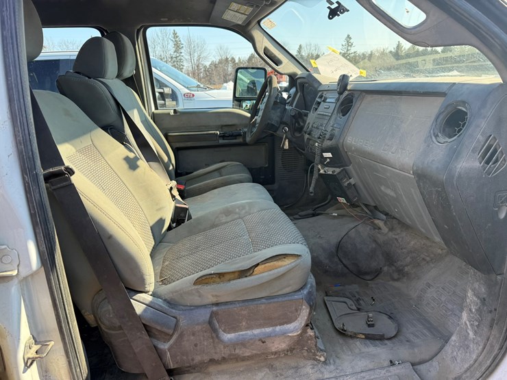 2012-ford-f550-xl-image-30