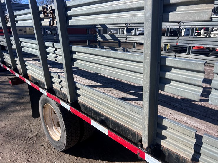 2013-isuzu-npr-image-23