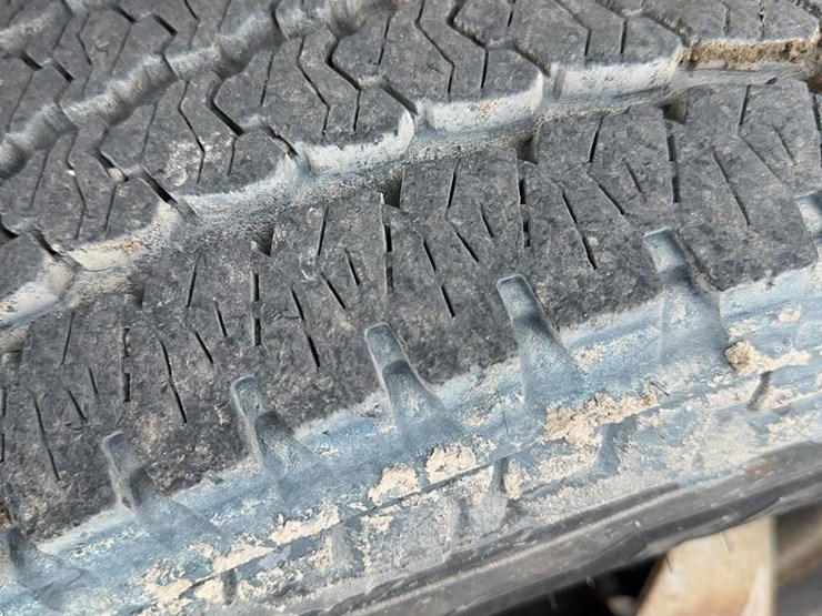 2018-chevrolet-3500-image-18