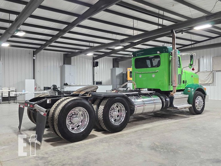 2021-peterbilt-367-image-3