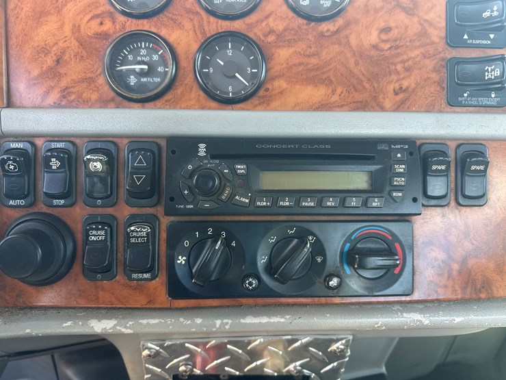 2008-peterbilt-386-image-32