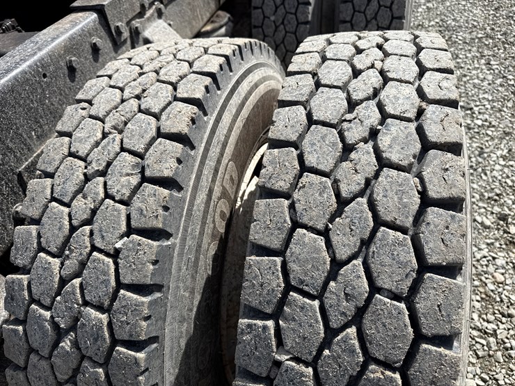 2004-peterbilt-378-image-60