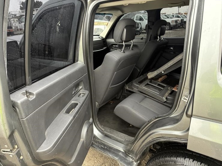 2012-jeep-liberty-image-14