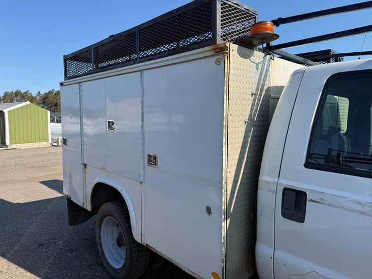 2012-ford-f550-xl-image-30