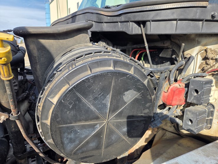 2012-international-7600-image-43