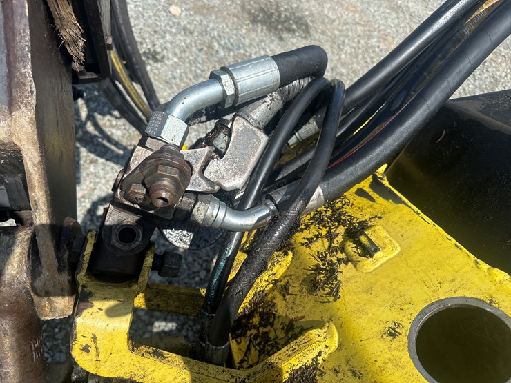 2011-deere-1270e-image-56