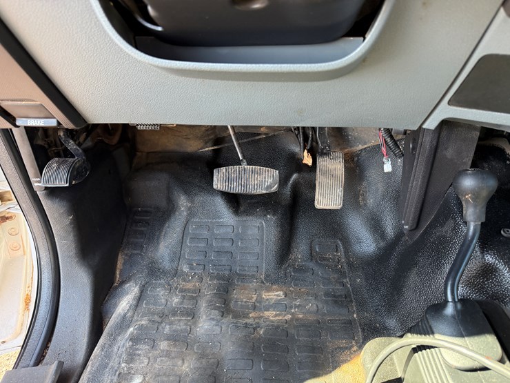 2014-ford-f550-xl-image-30