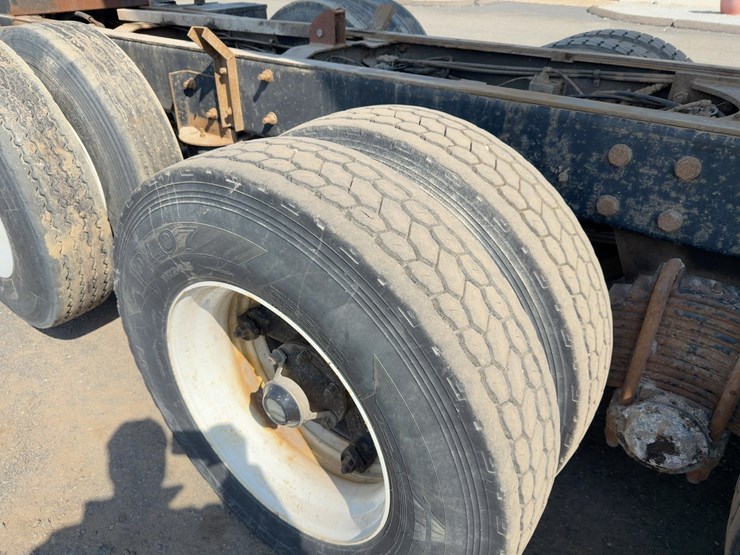 2001-mack-rd688s-image-17