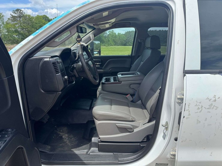 2017-chevrolet-silverado-2500-image-10