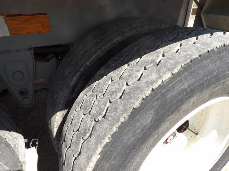 2010-jet-34-ft-image-5