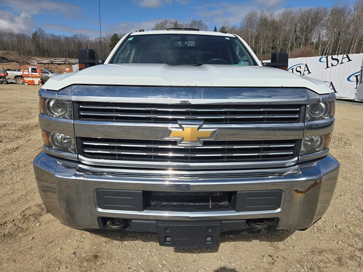 2018-chevrolet-3500-image-8