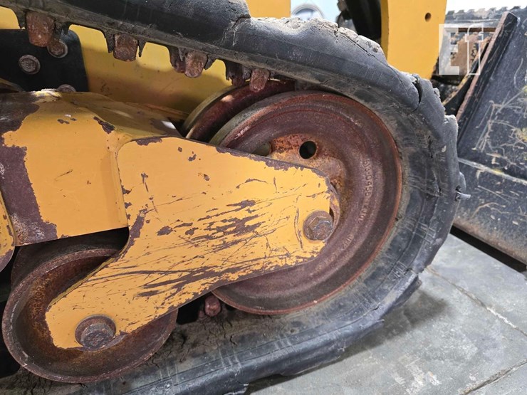 2023-caterpillar-259d3-image-33