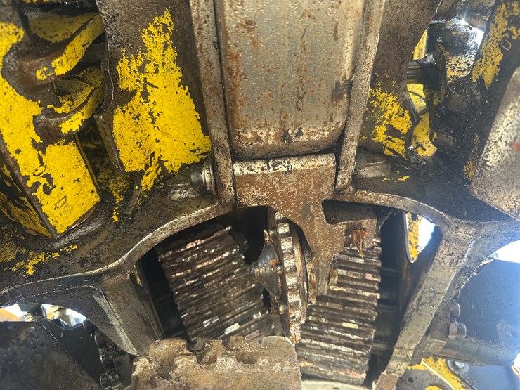 2011-deere-1270e-image-61