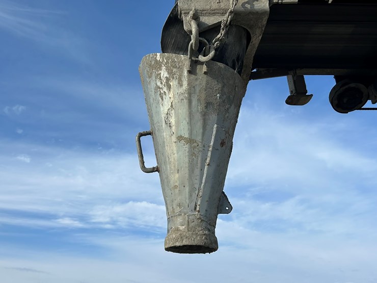 #2237-•-2006-mack-tri-axle-concrete-placement-truck-image-42