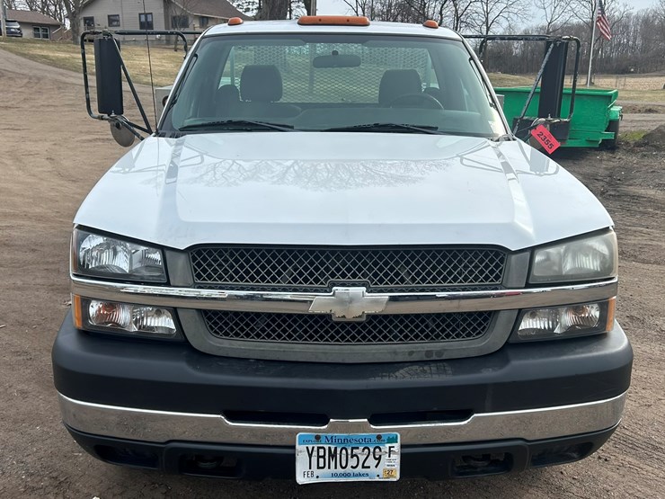 2004-chevrolet-3500-image-8