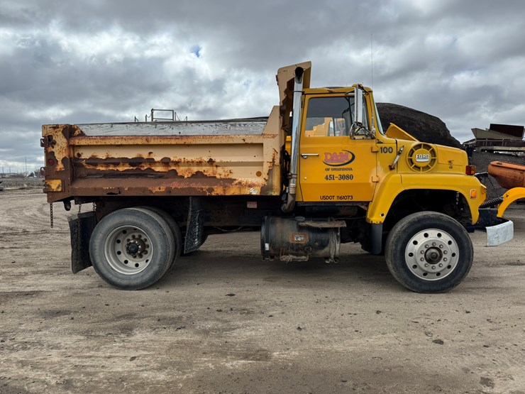 1977-ford-8000-image-5