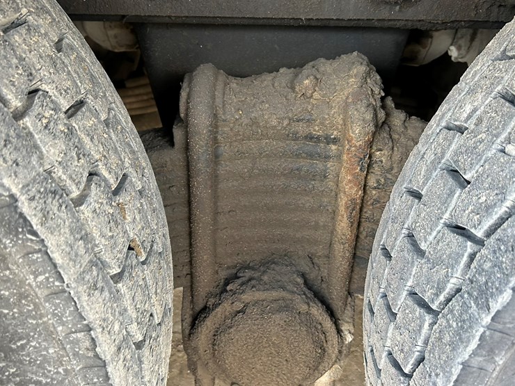 #2237-•-2006-mack-tri-axle-concrete-placement-truck-image-49