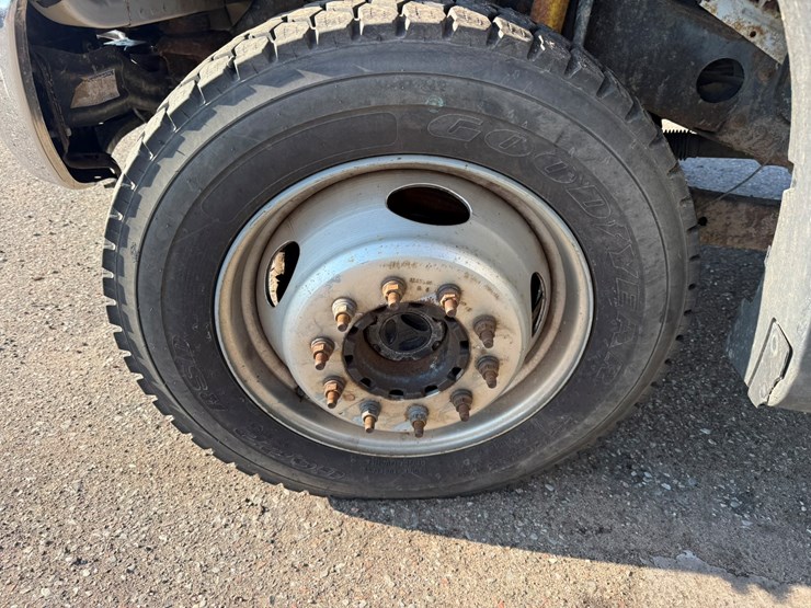 2012-ford-f550-xl-image-46