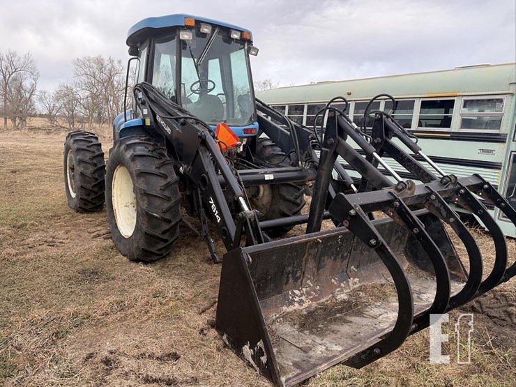 new-holland-tv140-image-3