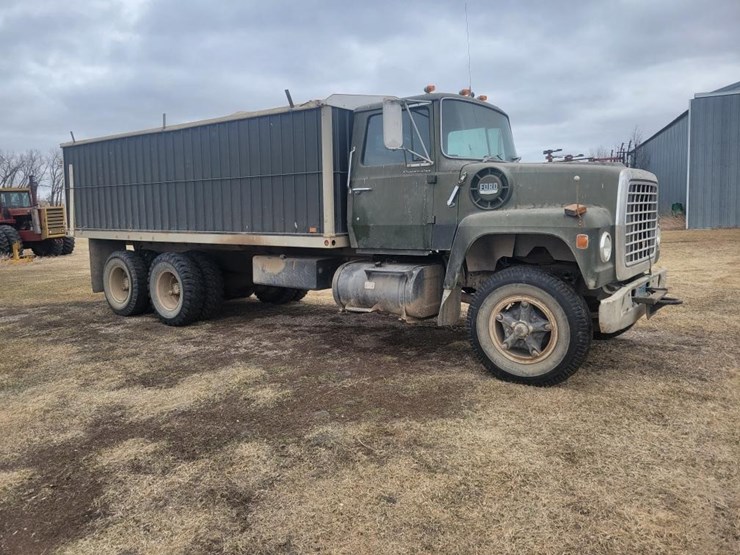 1976-ford-f800-image-2