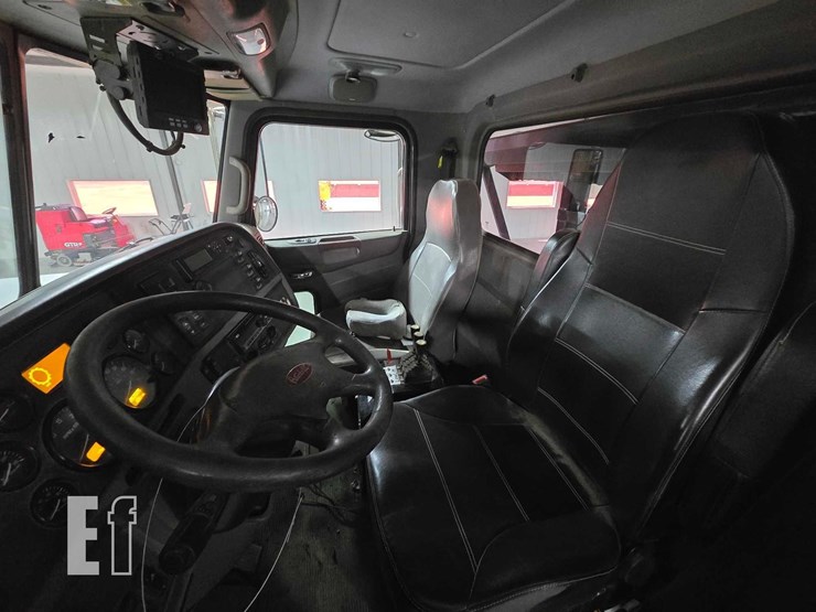 2017-peterbilt-367-image-9