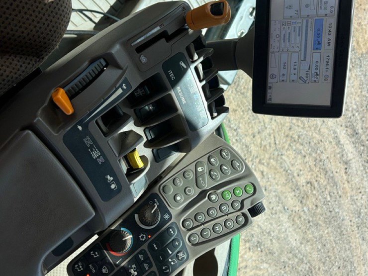 2013-john-deere-7200r-image-30