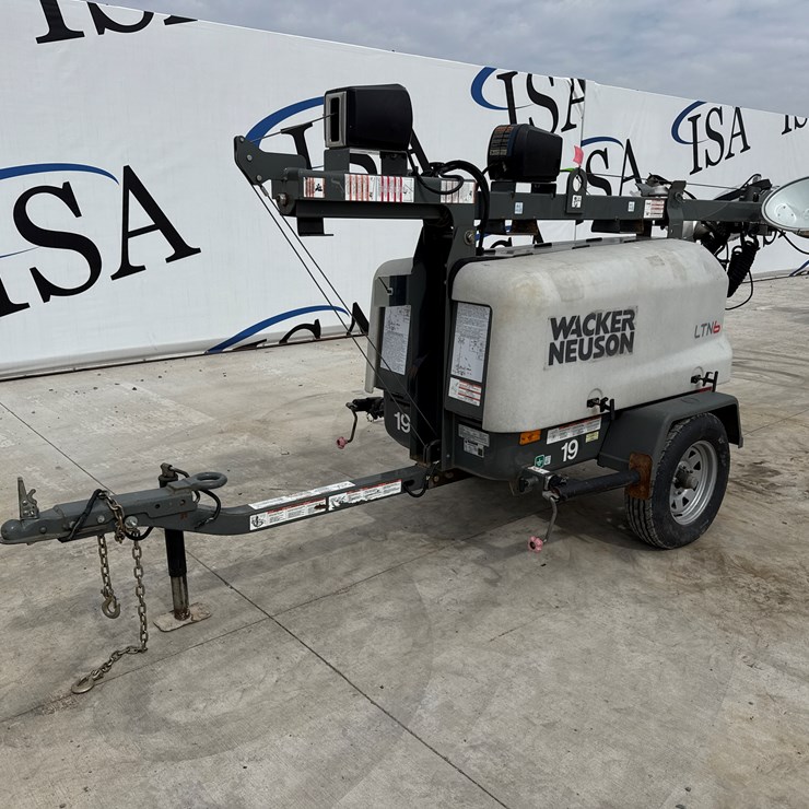 2015 MASSEY-FERGUSON 8