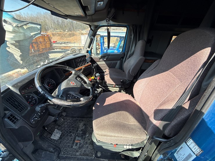 #2199-•-2020-international-a26-sleeper-cab-truck-tractor-image-70