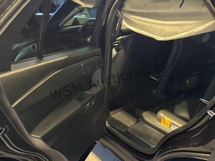 2021-ford-explorer-image-24