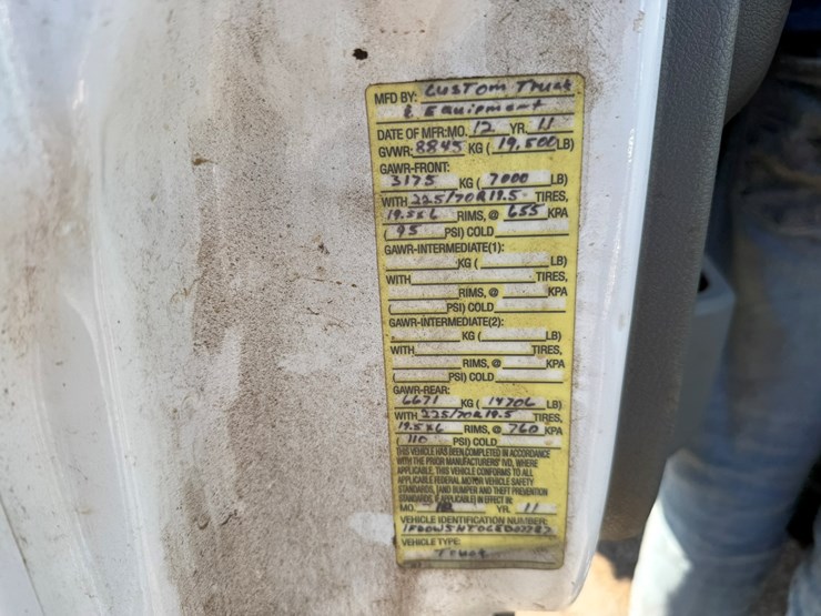 2012-ford-f550-xl-image-48