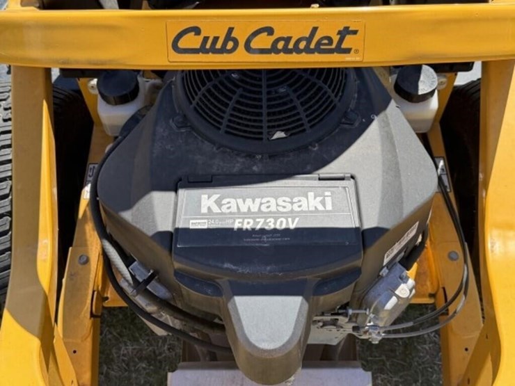 cub-cadet-ultima-zt2-zero-turn-mower-image-9